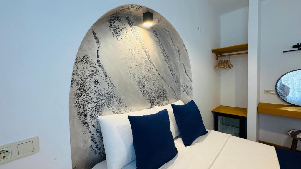 A bed or beds in a room at Tomsan Suites & Villas Akyaka