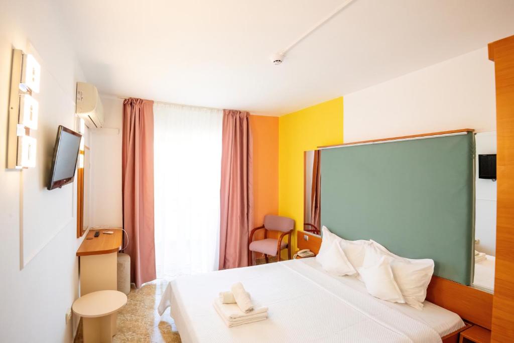 Postel nebo postele na pokoji v ubytování Complex Modern All Inclusive Mamaia