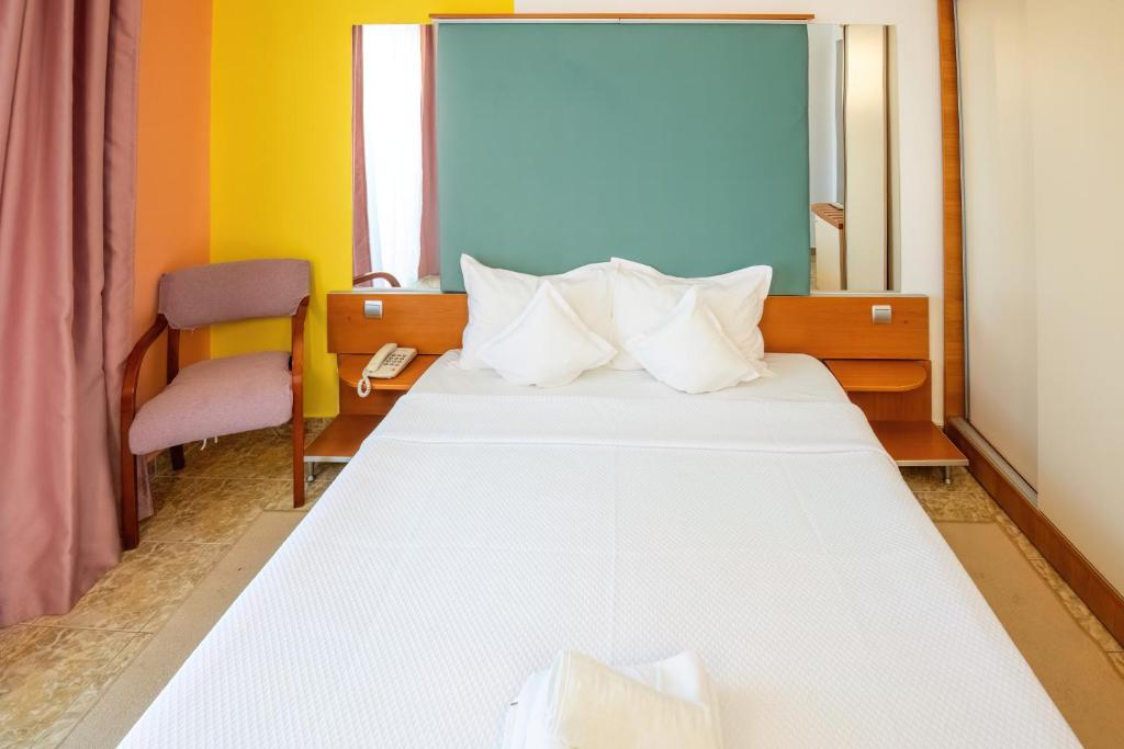 Postel nebo postele na pokoji v ubytování Complex Modern All Inclusive Mamaia