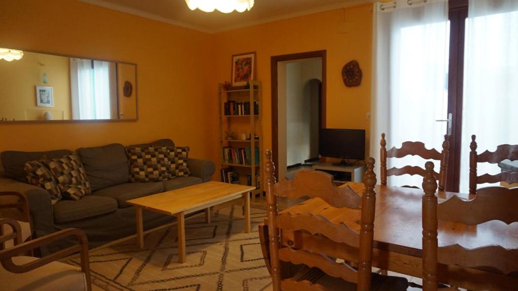 TV a/nebo společenská místnost v ubytování Can Tassi