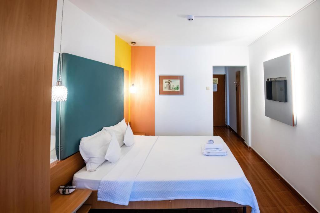 Postel nebo postele na pokoji v ubytování Complex Modern All Inclusive Mamaia