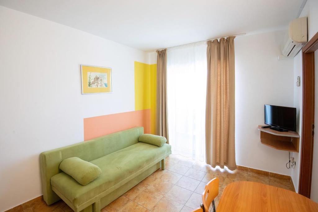 TV a/nebo společenská místnost v ubytování Complex Modern All Inclusive Mamaia