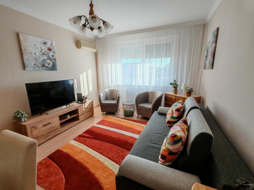 Μια τηλεόραση ή/και κέντρο ψυχαγωγίας στο Oliva Apartman Szentes