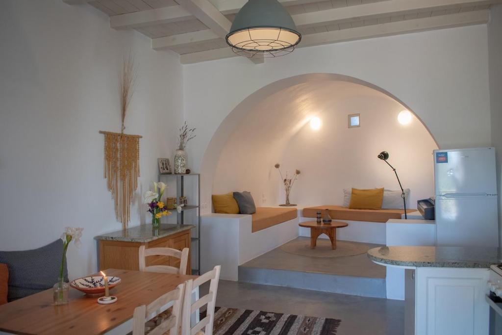 a kitchen and living room with an arched ceiling at Borantza stone house in Aroniadika