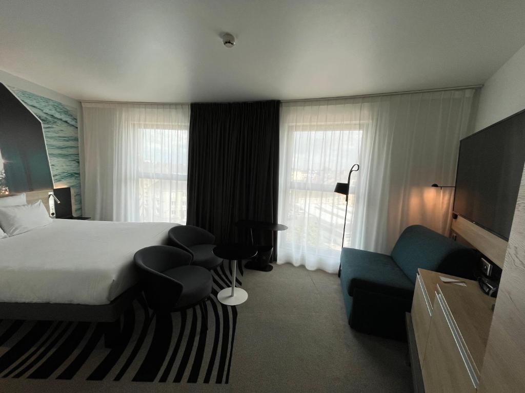 Novotel Angers Centre Gare - Family Room, 1 Double Bed And 1 Single Sofa Bed