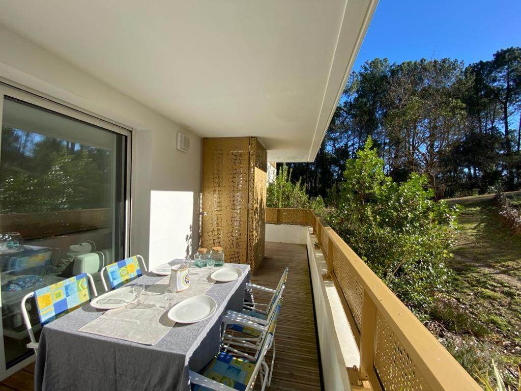 Μπαλκόνι ή βεράντα στο Appartement cosy proche centre Capbreton, situé dans un cadre boisé