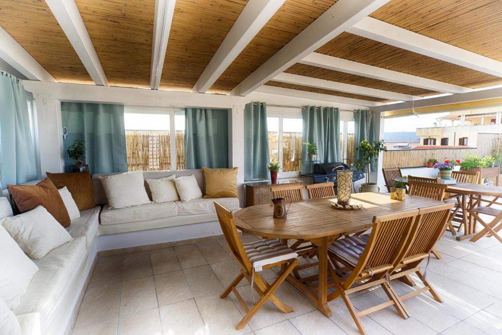 a living room with a couch and a table at Rooms and Rooftop Terrace Olbia Center in Olbia