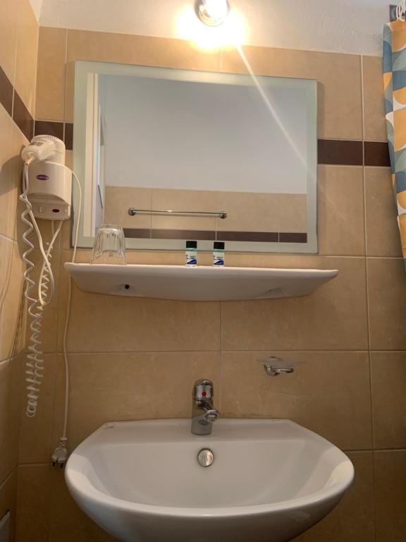 Koupelna v ubytování Isidora Hotel