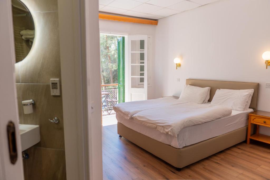 Postel nebo postele na pokoji v ubytování New Helvetia Hotel