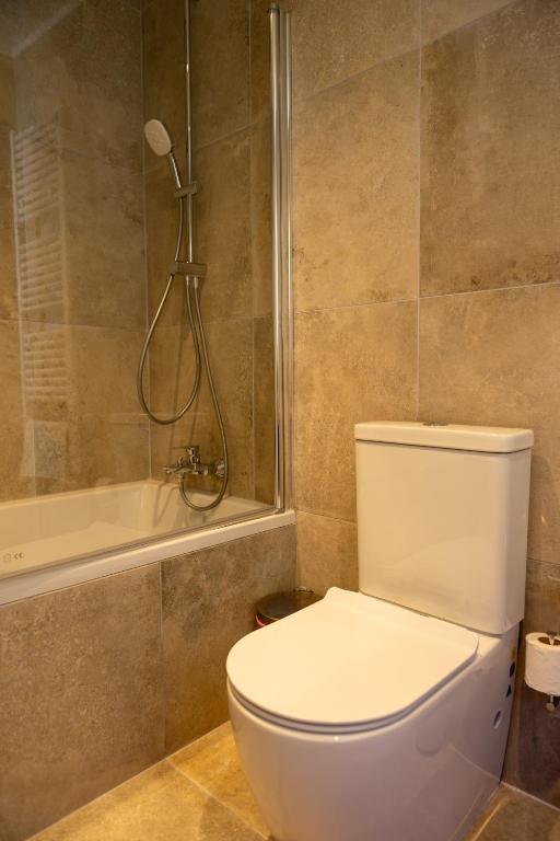 Koupelna v ubytování New Helvetia Hotel