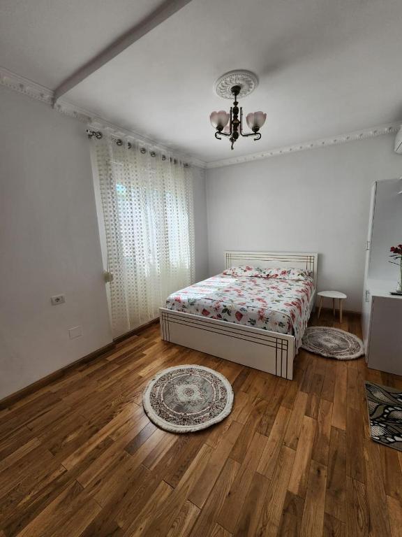Postel nebo postele na pokoji v ubytování Private room on a shared apartament near Durres beach