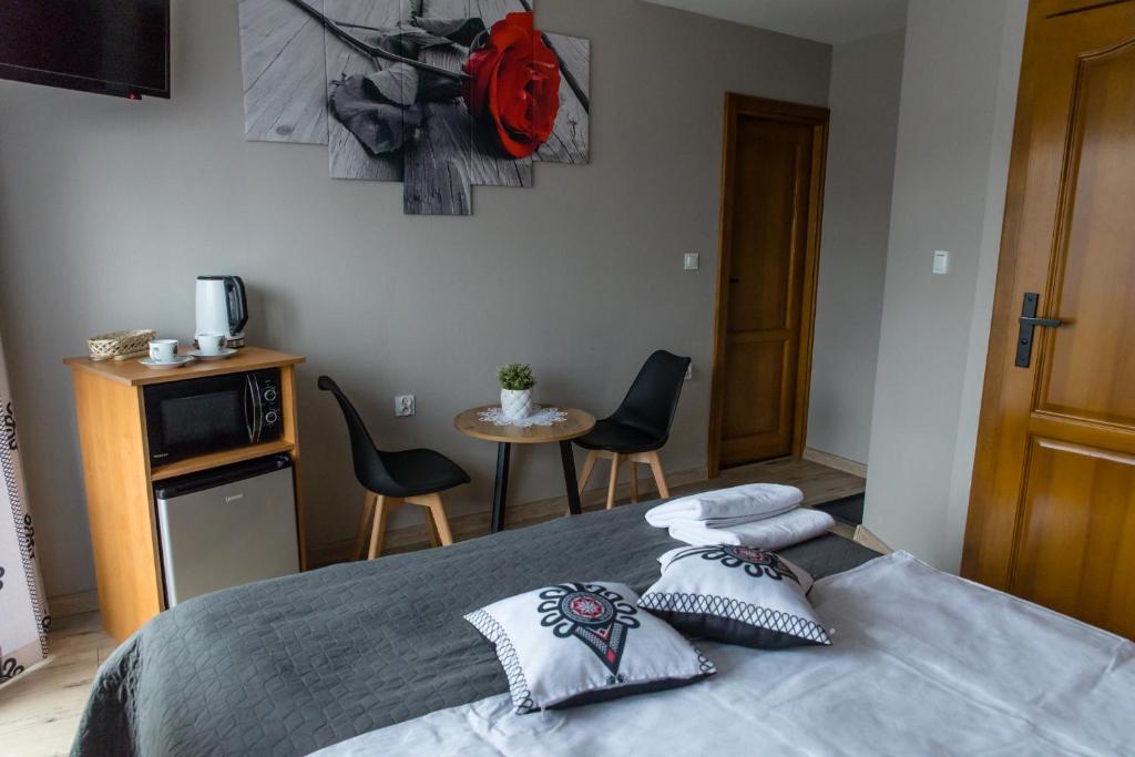 Postel nebo postele na pokoji v ubytování Pokoje Gościnne " W zasięgu Tatr"