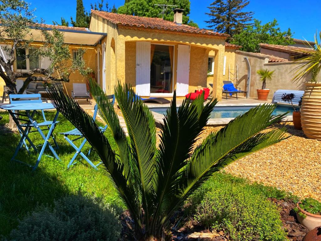 Κήπος έξω από το Villa Clémentine