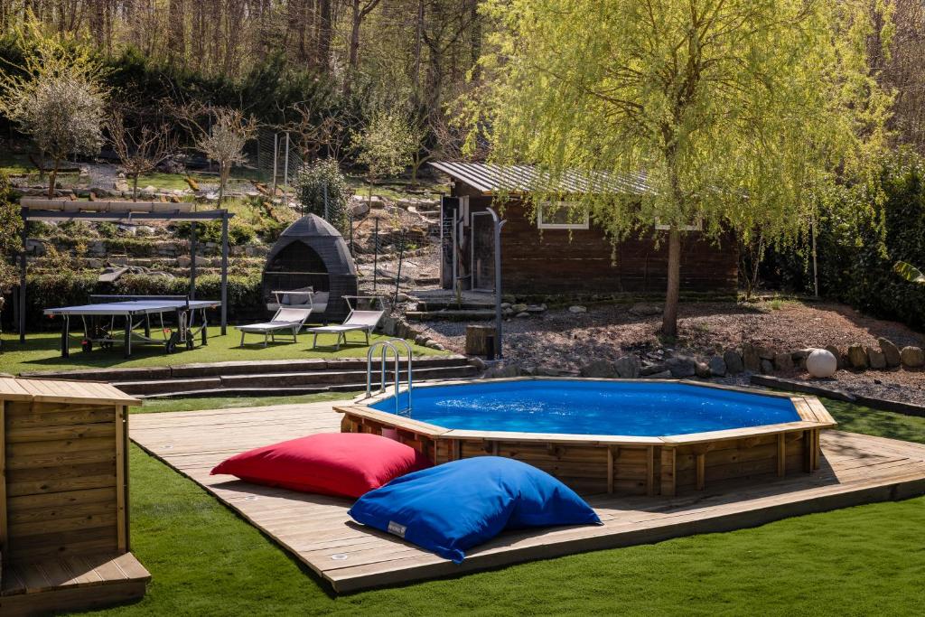 Zahrada ubytování k10 Luxury House, Pool, Jacuzzi, Gym, Private Garden