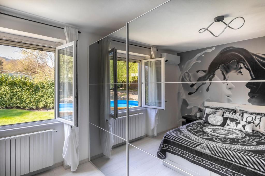 Bazén v ubytování k10 Luxury House, Pool, Jacuzzi, Gym, Private Garden nebo v jeho okolí