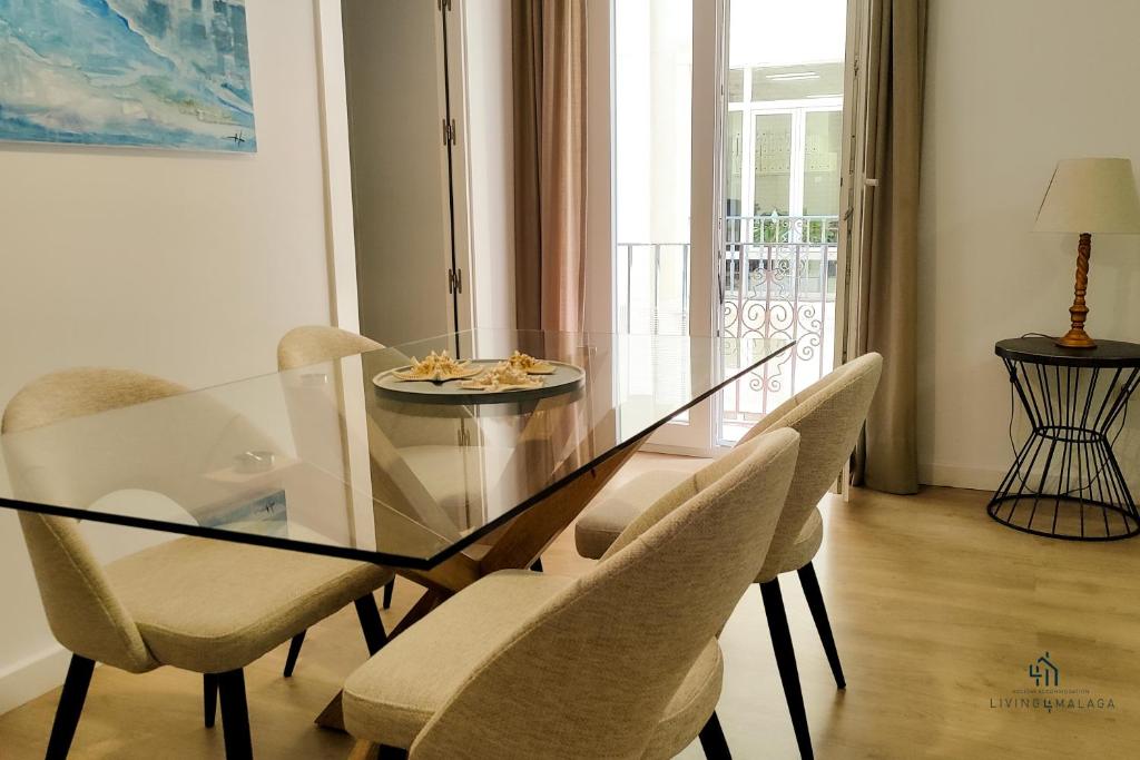 A seating area at Living4Malaga New Marina Square