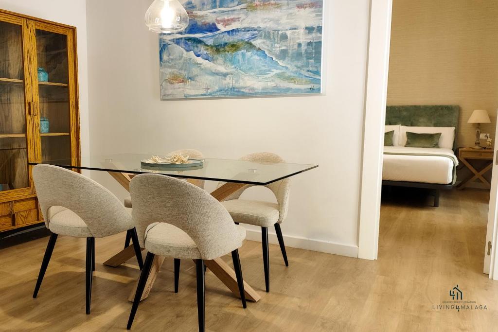 A seating area at Living4Malaga New Marina Square