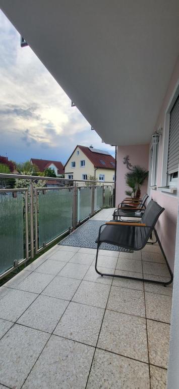 Balkón nebo terasa v ubytování Attraktive 3 Zimmer Wohnung in ruhiger Lage