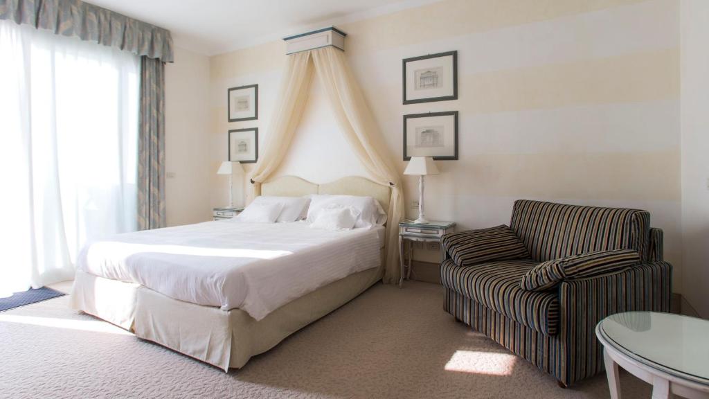 Postel nebo postele na pokoji v ubytování Hotel Rivalago
