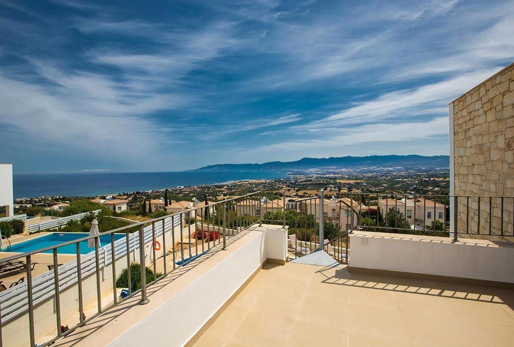 Villa Tavrou Enas - Stunning 3 Bedroom Latchi Villa With Pool With Panoramic Views