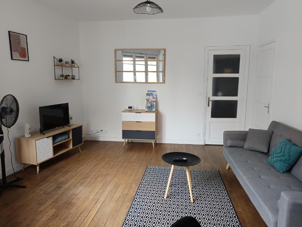TV a/nebo společenská místnost v ubytování Appartement Rubis 2 pers - L'Artdu'Net -