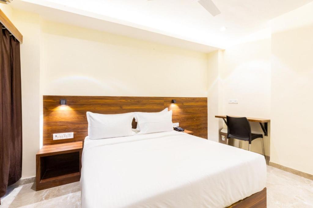 لابی و فضای عمومی ANTLERS HOTEL Near Borivali Railway Station - تصویر ۵