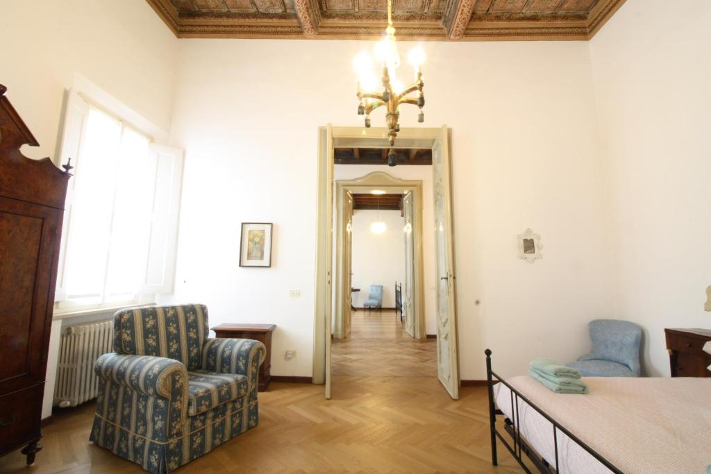A seating area at Palazzo 1500 Frescobaldi - Piano nobile x 5 - A Casa di Alfonso