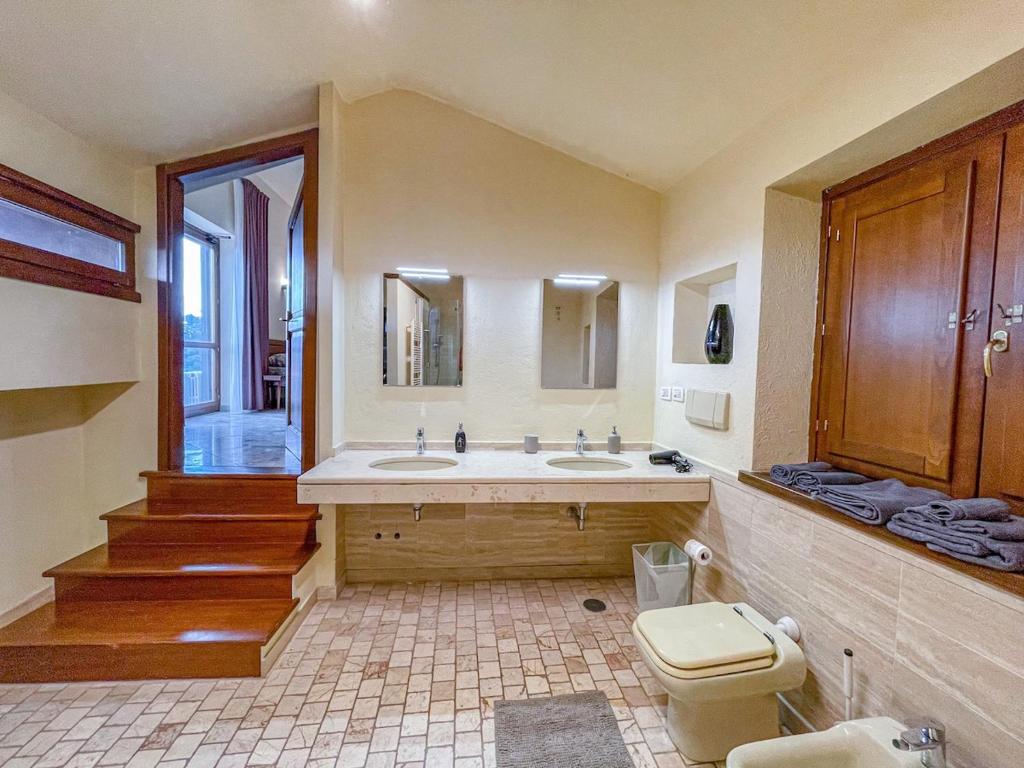 Private Studio in a Villa with Pool & Parking near Rome