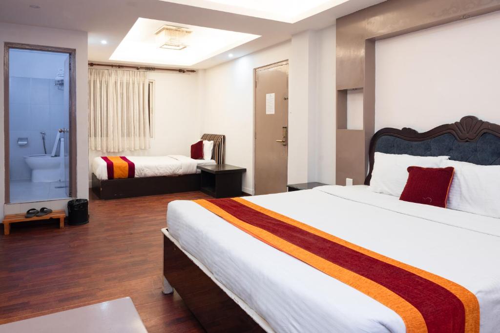 Postel nebo postele na pokoji v ubytování Hotel Kathmandu square
