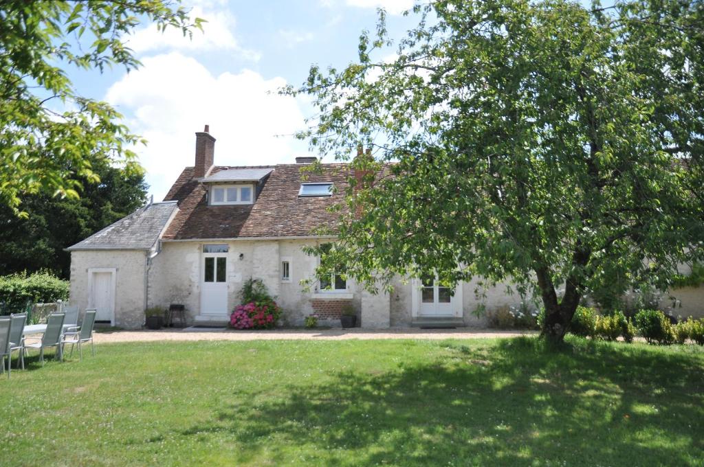 CormerayにあるLe Clos de la Fouasserieの庭木白家