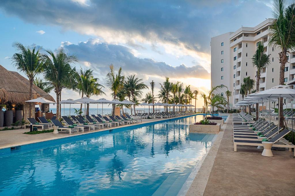 Bazén v ubytování Melia Casa Maya Cancun All Inclusive nebo v jeho okolí