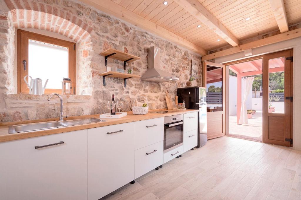 Kuchyňa alebo kuchynka v ubytovaní Rustic Villa Island Hvar
