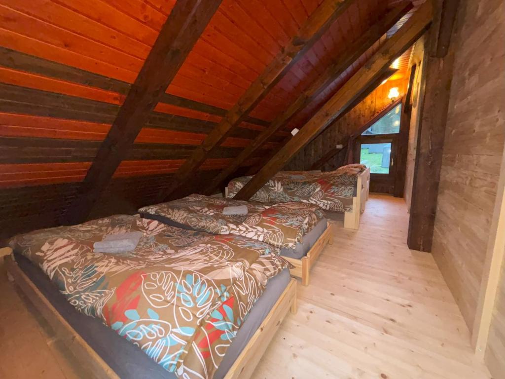 Postel nebo postele na pokoji v ubytování Camping & Glamping Grintovec