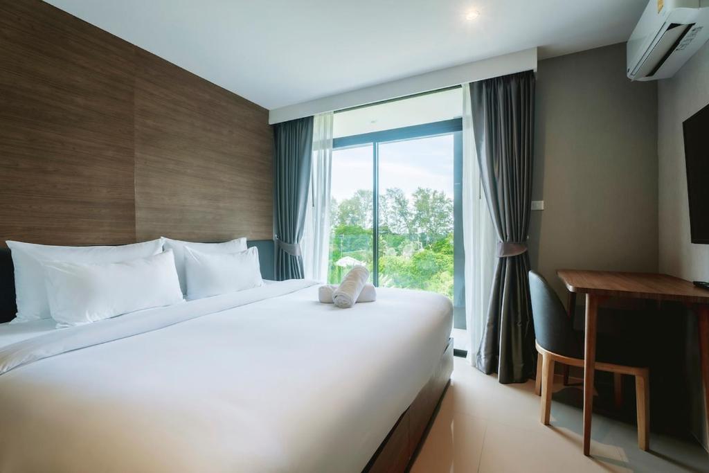 Katil atau katil-katil dalam bilik di Stylish Beachfront 2BR Flat