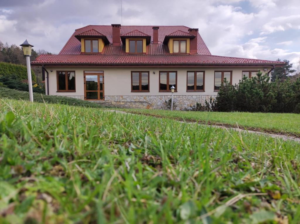 O grădină în afara Hotel Winnica Maria Anna