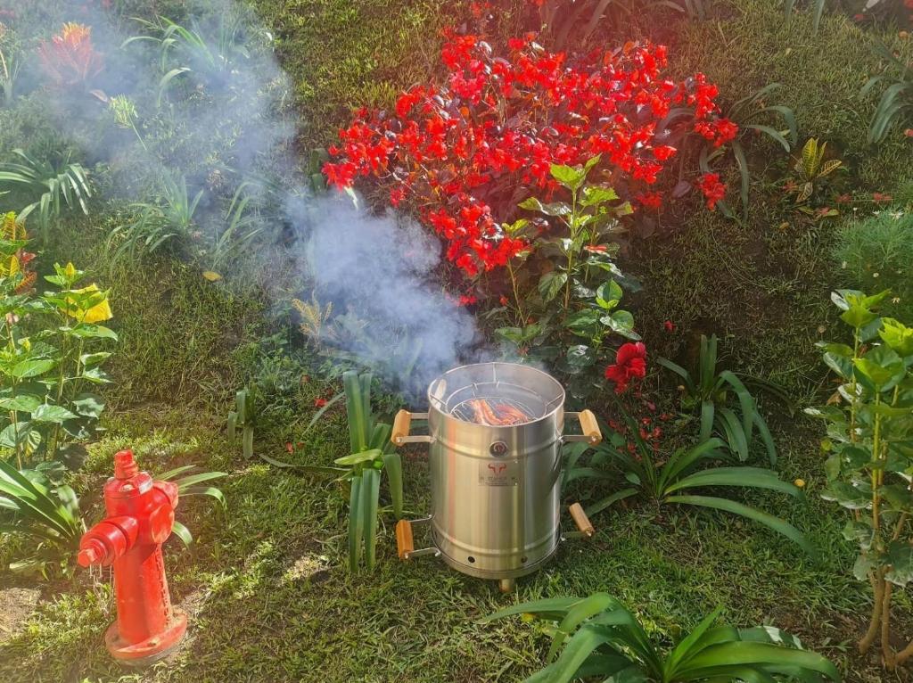 a fire hydrant with smoke next to a red fire hydrant at A 4 Minutos del Malecón con Barril Asador, Ideal para Relajarte y Compartir in Guatapé