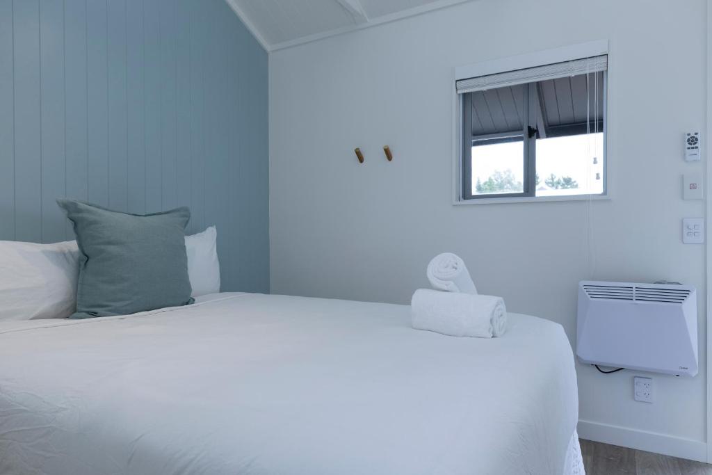 Postel nebo postele na pokoji v ubytování Small Stays at The Quarters