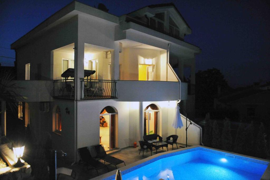 Zdjęcie z galerii obiektu Villa Aida w mieście Ičići