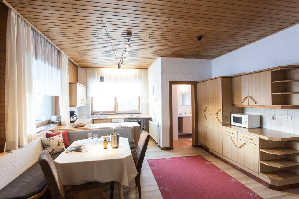 Kuchyň nebo kuchyňský kout v ubytování Ferienhof Haderlehn