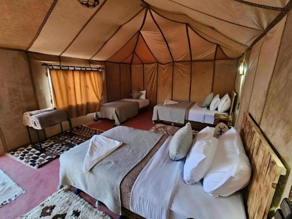Postel nebo postele na pokoji v ubytování Expedition Luxury camp