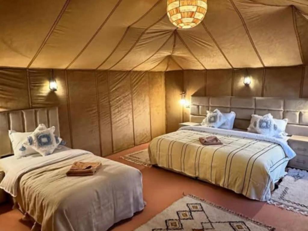 Postel nebo postele na pokoji v ubytování Expedition Luxury camp