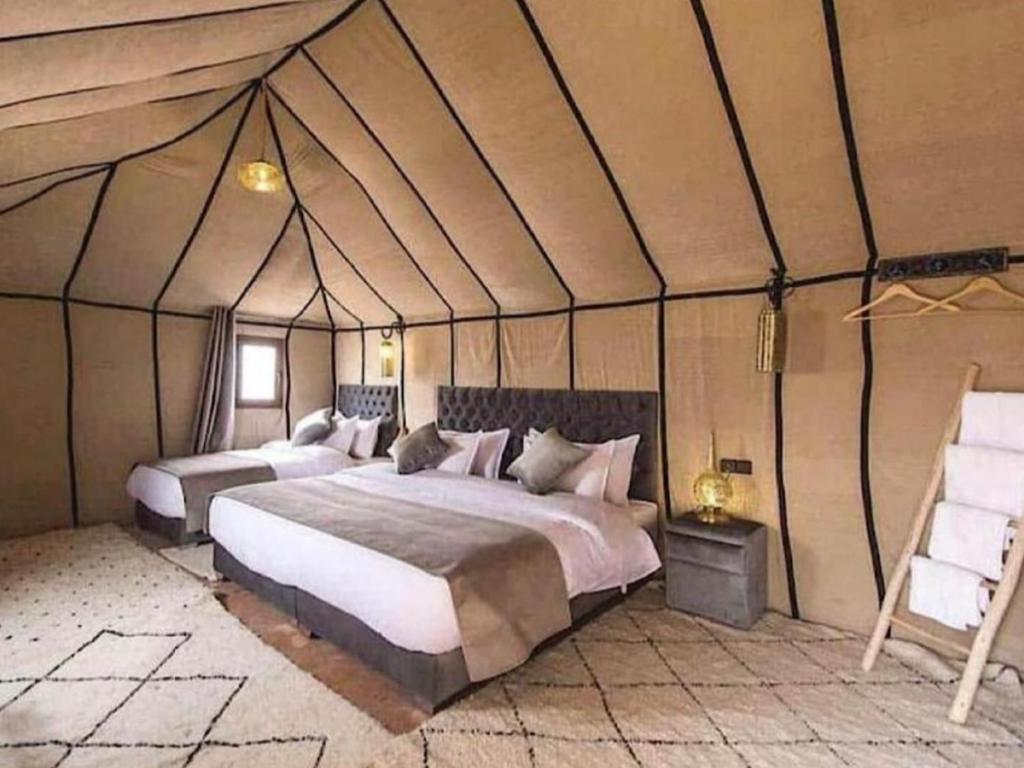 Postel nebo postele na pokoji v ubytování Expedition Luxury camp