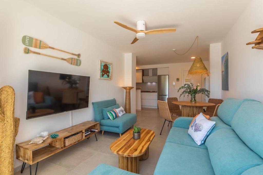 Apartamento con terraza, piscina y parking