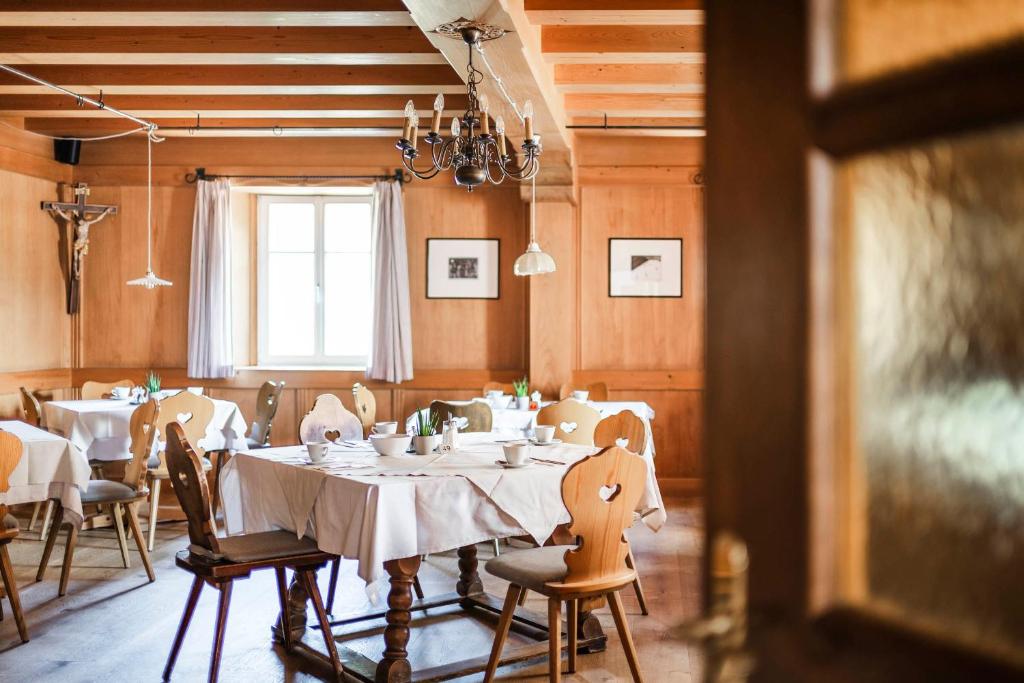 Restauracja lub miejsce do jedzenia w obiekcie Hotel Teutschhaus