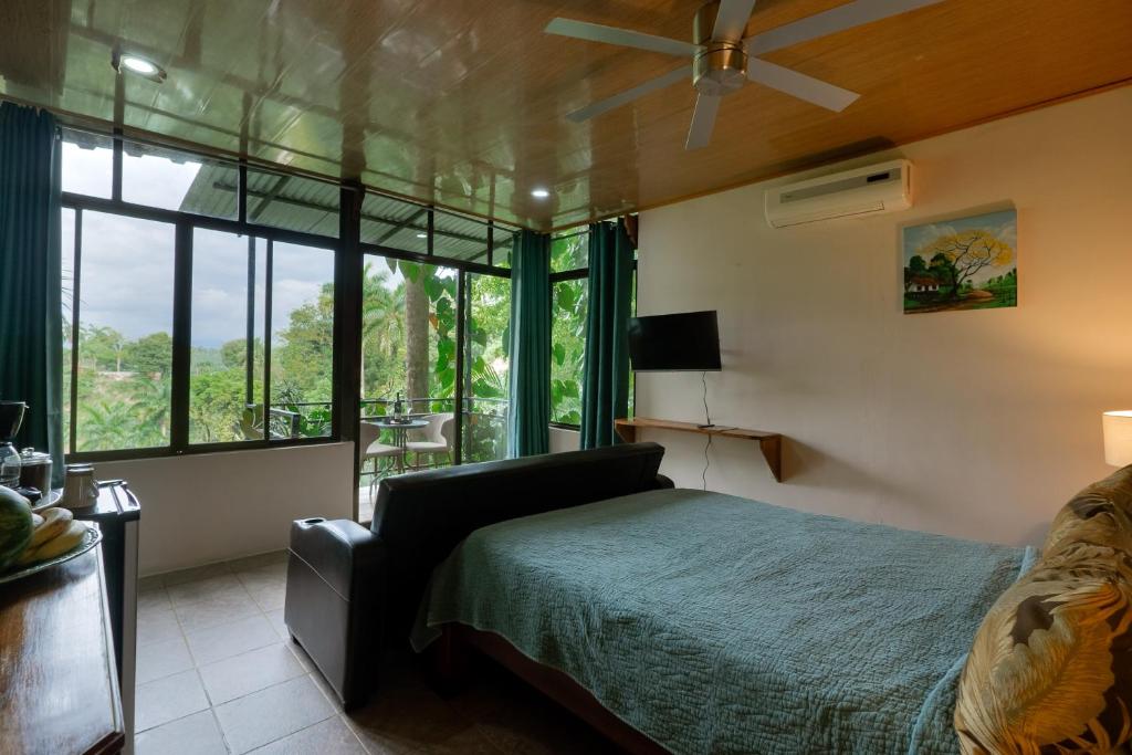 Postel nebo postele na pokoji v ubytování Boutique Hotel Las Cascadas