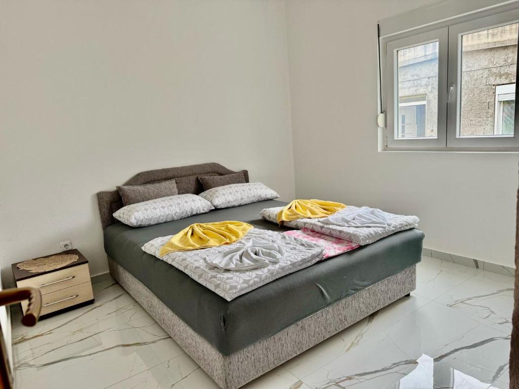 Postel nebo postele na pokoji v ubytování Apartmani Gusani