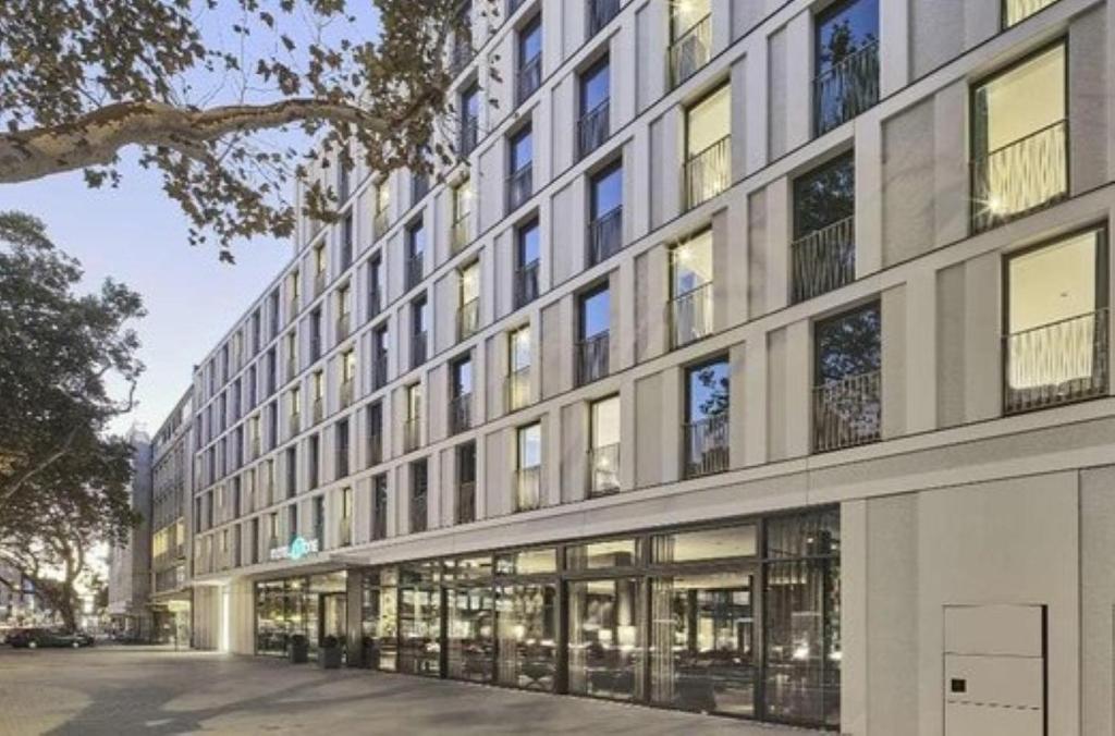 Motel One Köln-Neumarkt - Resim 2