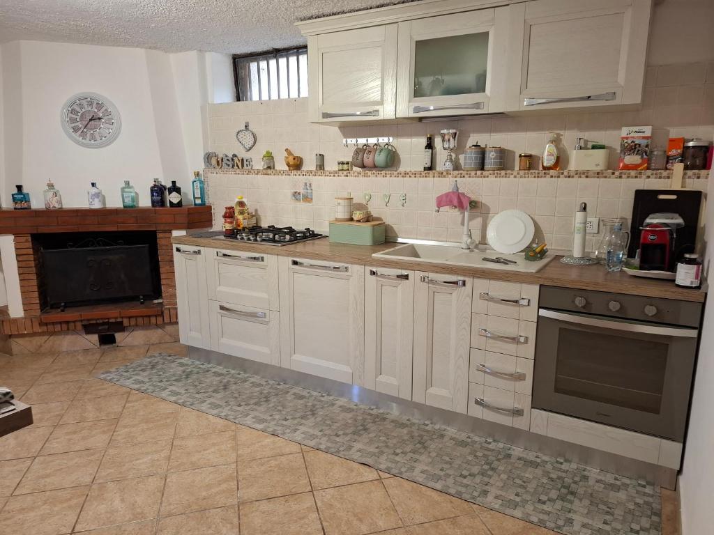 Η κουζίνα ή μικρή κουζίνα στο Casa CamAnto