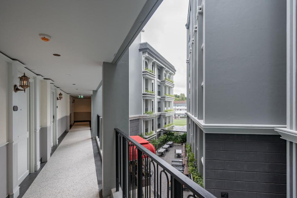 Chateau Du Village Patong - Resim 35