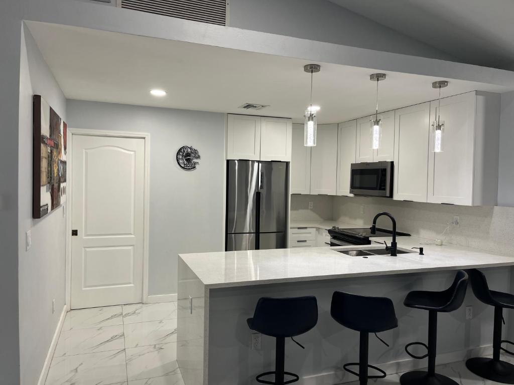 Η κουζίνα ή μικρή κουζίνα στο Sunny Florida!